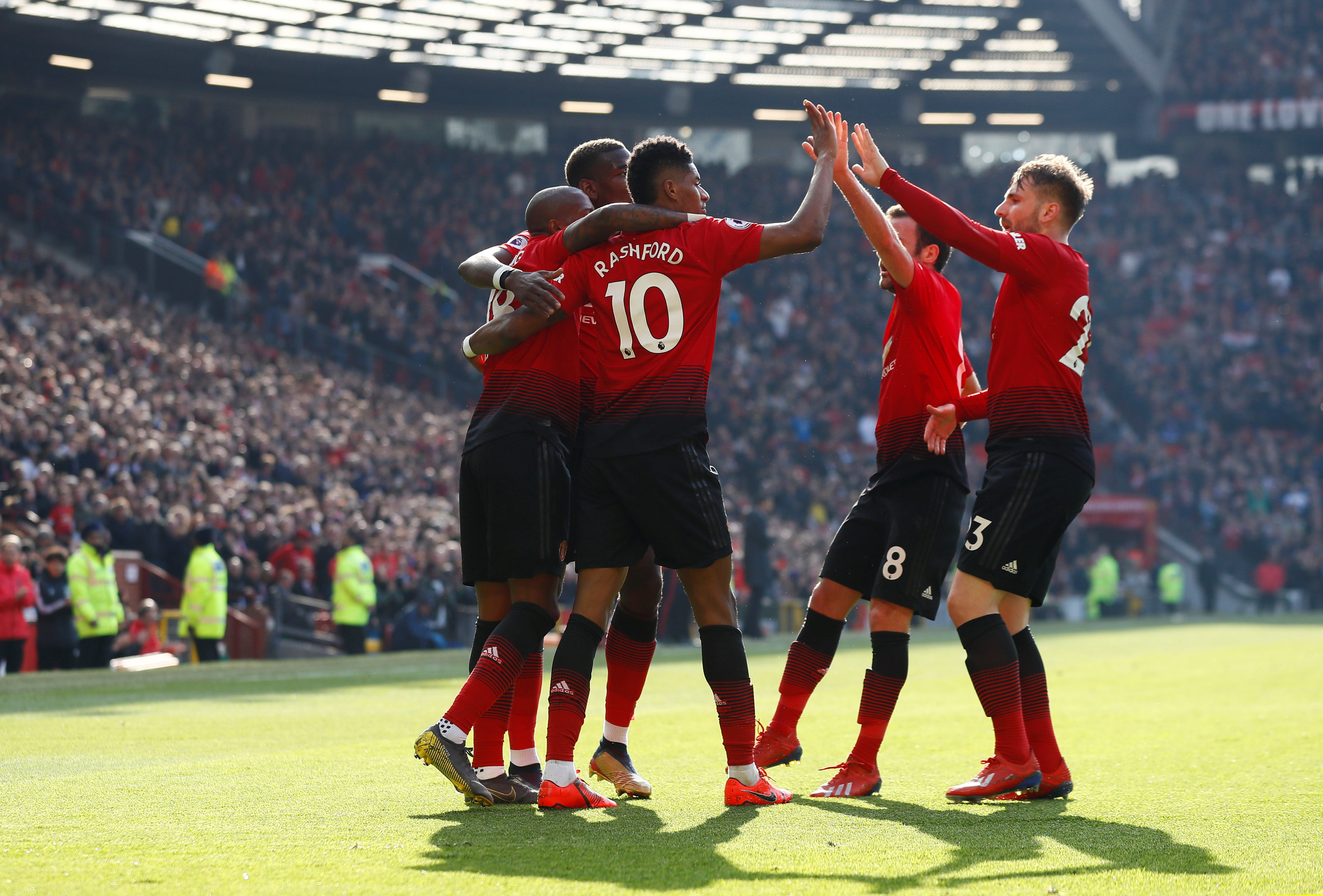 都充满了悬 都充满了悬